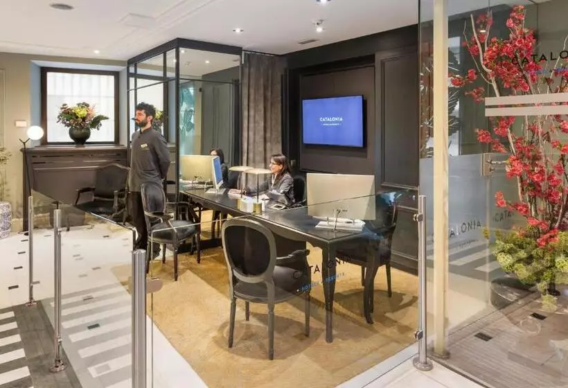 Отель Catalonia Las Cortes