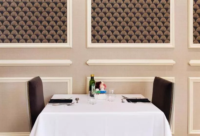 Отель Catalonia Las Cortes