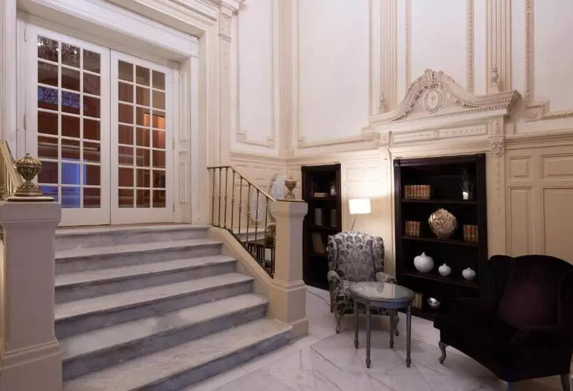 Отель Catalonia Las Cortes