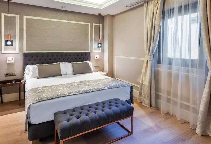 Отель Catalonia Las Cortes