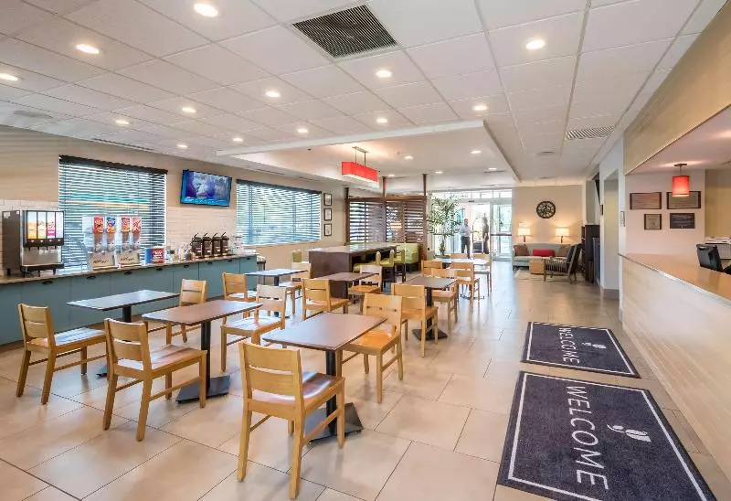 هتل Country Inn & Suites By Radisson, Rochester Pittsford Brighton, Ny