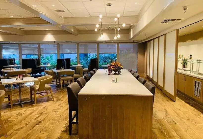 Отель Crowne Plaza Silicon Valley North   Union City, An Ihg