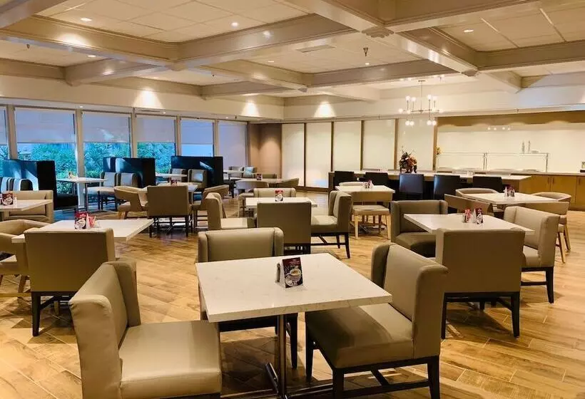 Отель Crowne Plaza Silicon Valley North   Union City, An Ihg