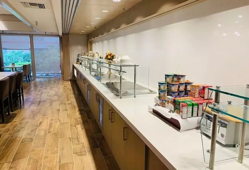 Отель Crowne Plaza Silicon Valley North   Union City, An Ihg