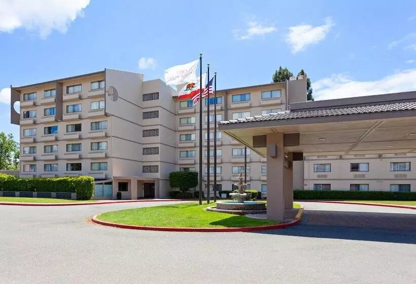 Отель Crowne Plaza Silicon Valley North   Union City, An Ihg