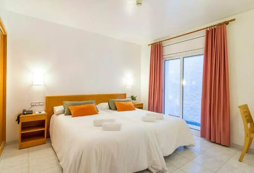 Отель & Diving Les Illes