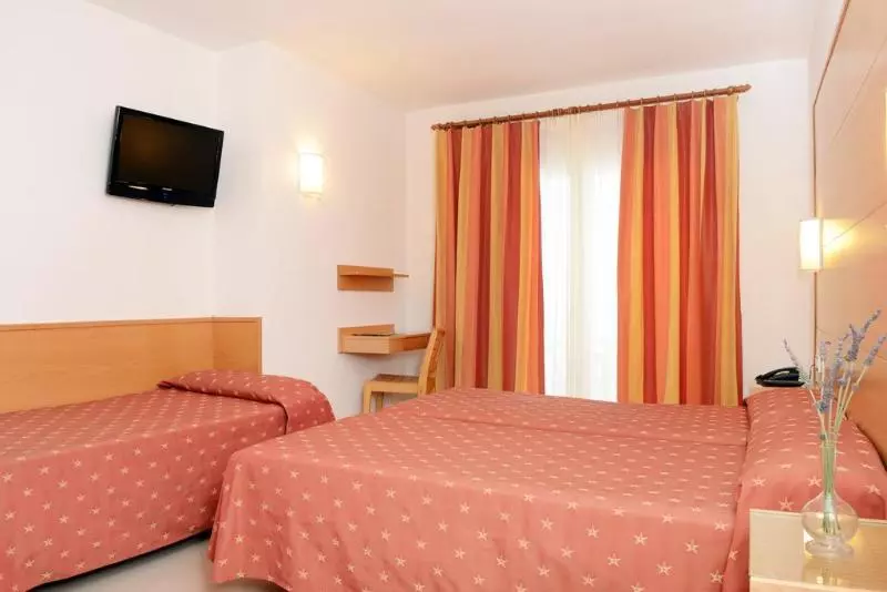 Отель & Diving Les Illes