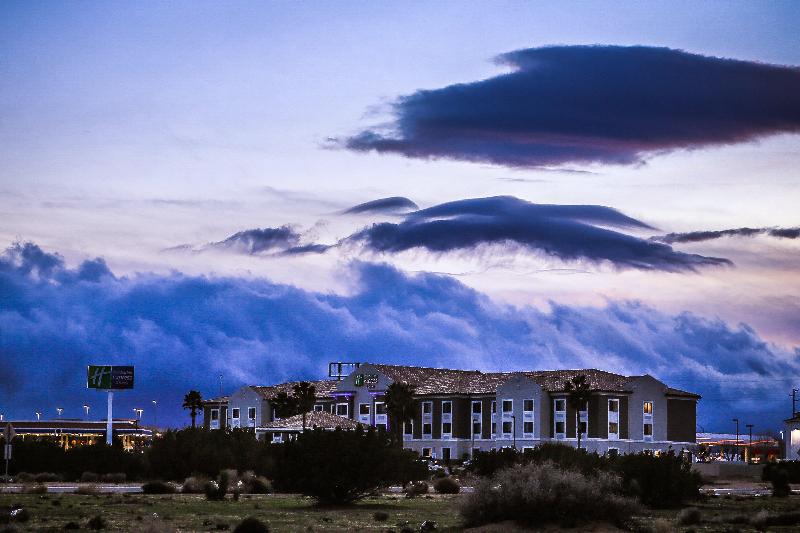 Holiday Inn Express Hotel & Suites Hesperia By Ihg