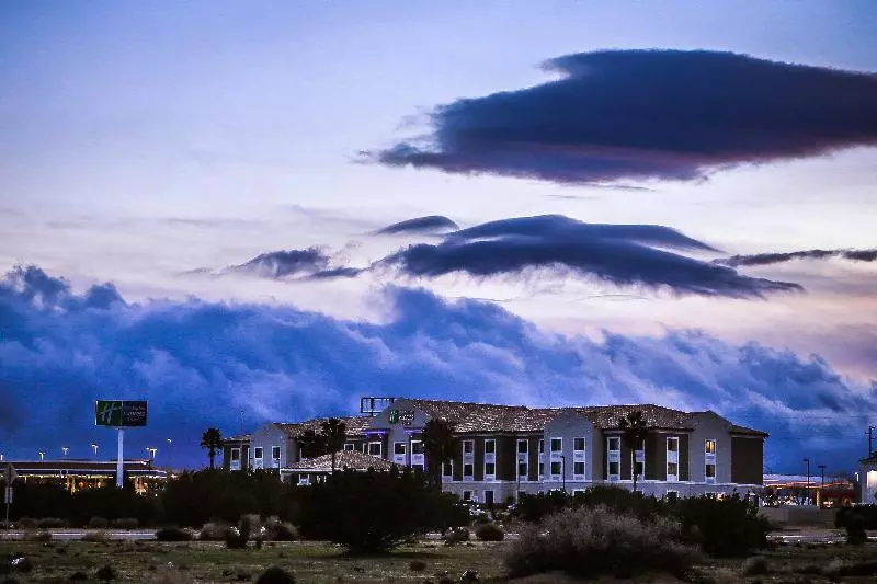 Holiday Inn Express Hotel & Suites Hesperia By Ihg