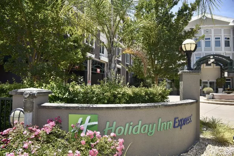 ホテル Holiday Inn Express Windsor Sonoma Wine Country, An Ihg