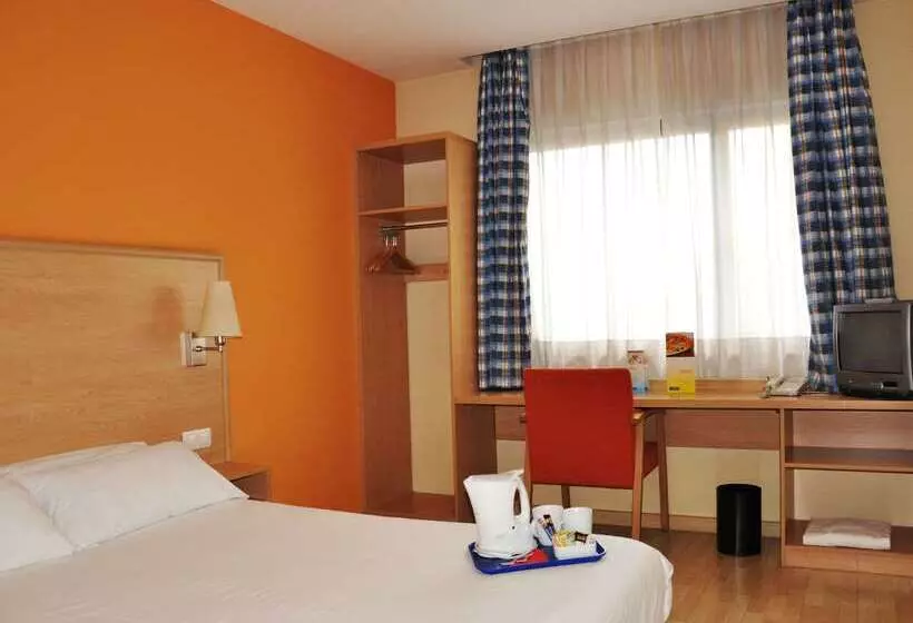 هتل Travelodge Barcelona Fira