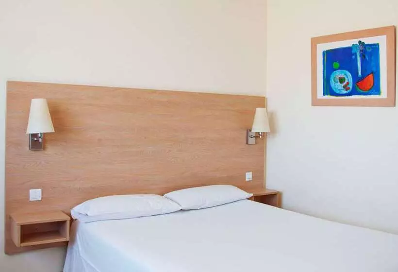 هتل Travelodge Barcelona Fira