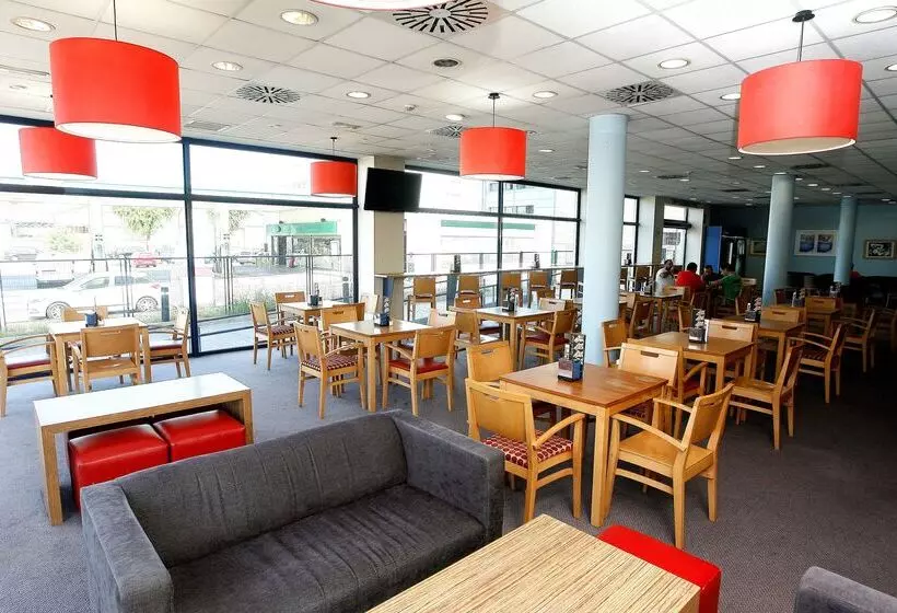 هتل Travelodge Barcelona Fira