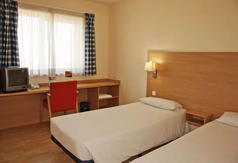 هتل Travelodge Barcelona Fira