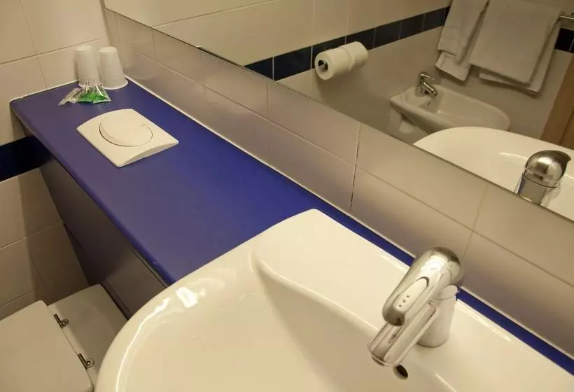 هتل Travelodge Barcelona Fira