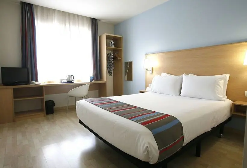 هتل Travelodge Barcelona Fira