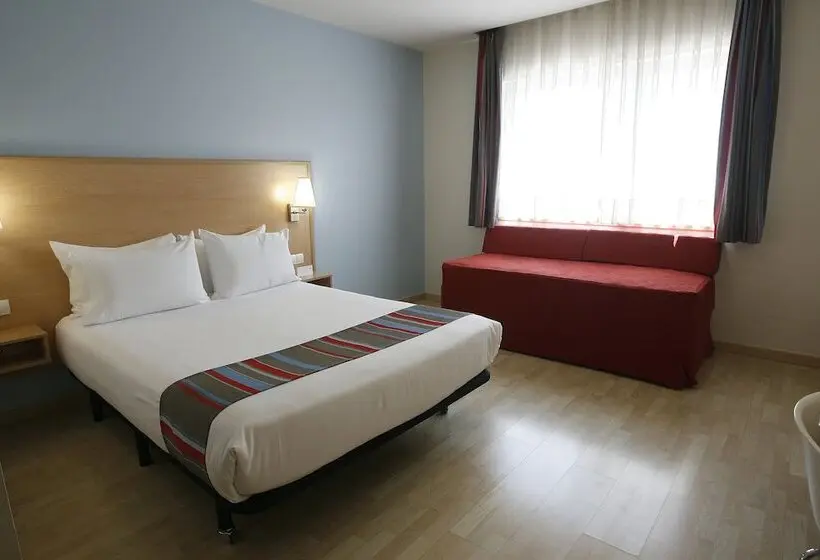 هتل Travelodge Barcelona Fira