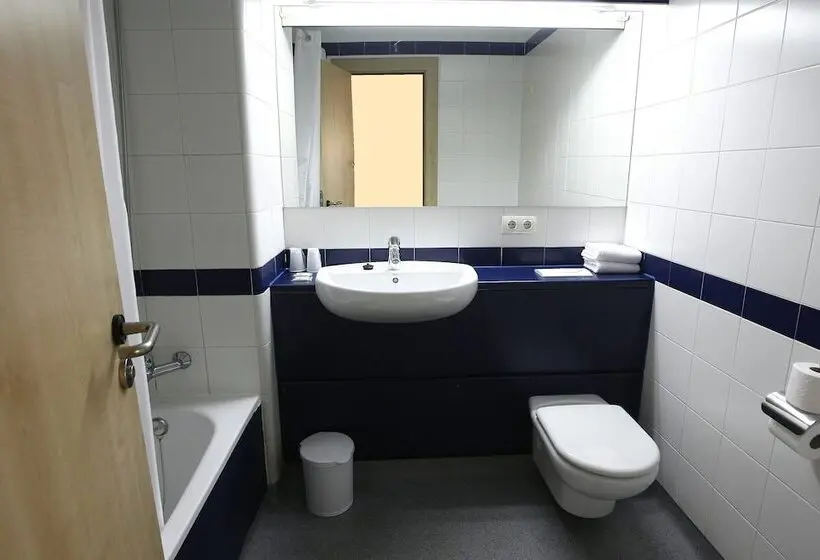 هتل Travelodge Barcelona Fira