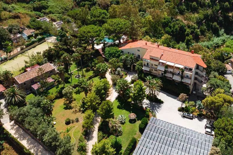 Отель Alberi del Paradiso