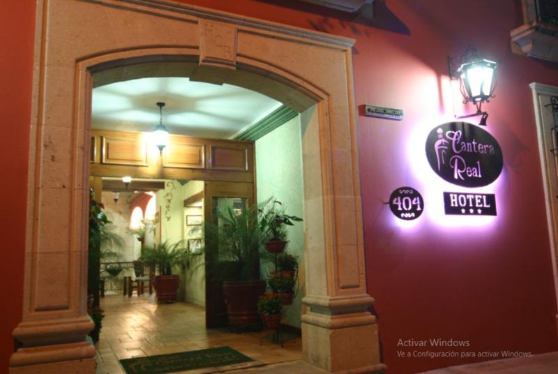 Hotel Cantera Real
