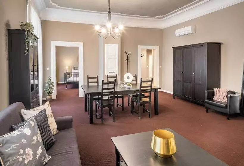 هتل Palác U Kočků By Adrez, Palace At The Cats