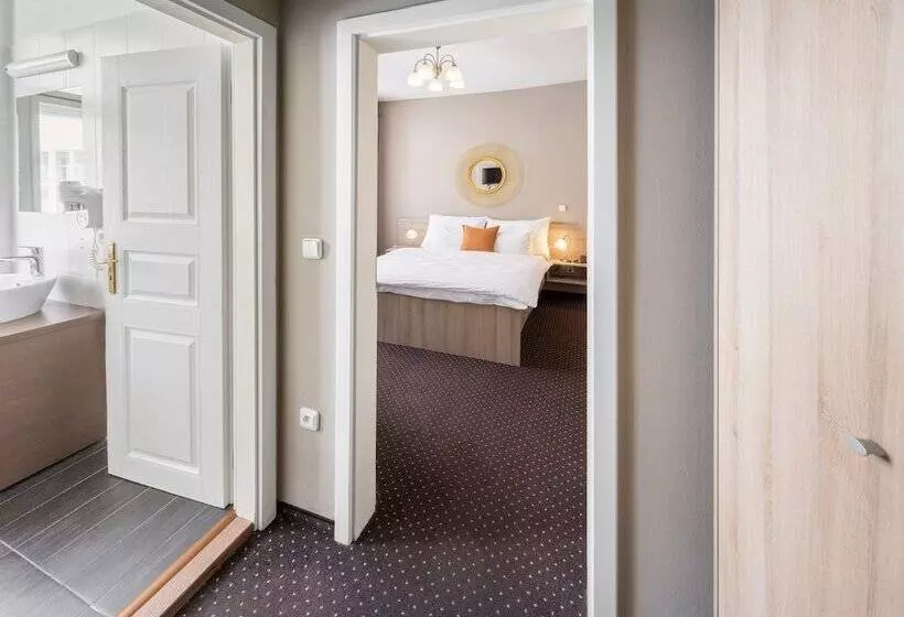 هتل Palác U Kočků By Adrez, Palace At The Cats