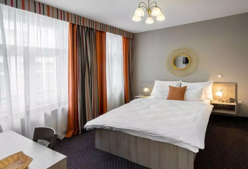 هتل Palác U Kočků By Adrez, Palace At The Cats