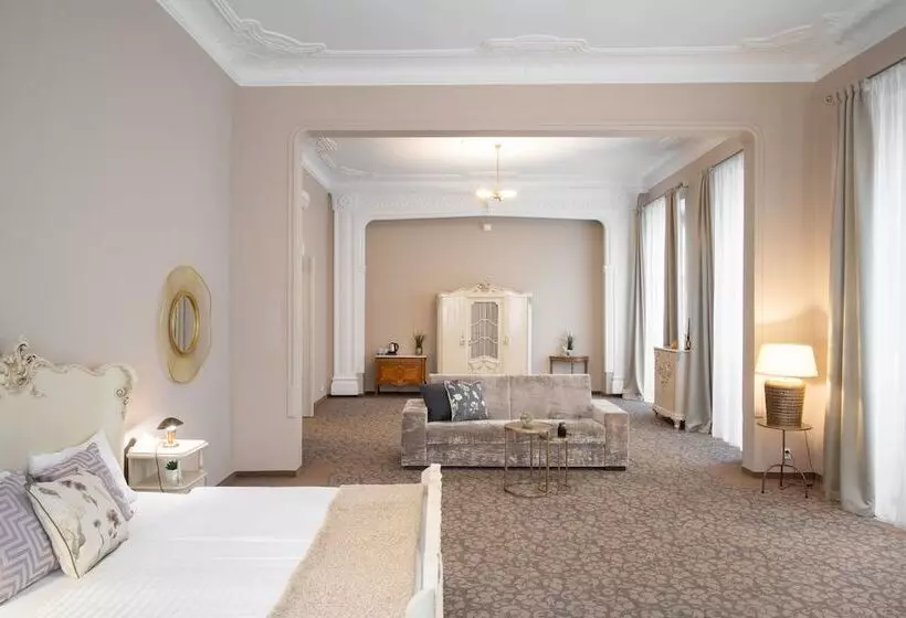 هتل Palác U Kočků By Adrez, Palace At The Cats