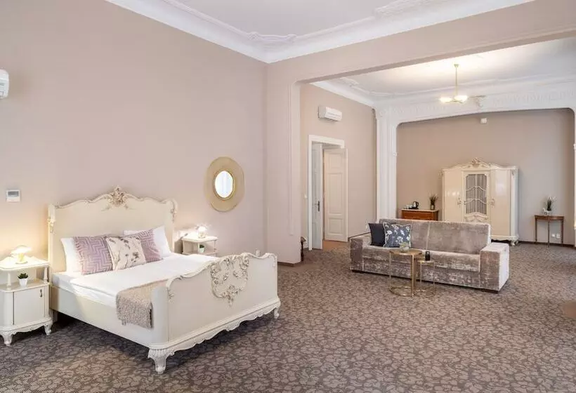 هتل Palác U Kočků By Adrez, Palace At The Cats