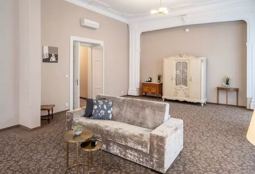 هتل Palác U Kočků By Adrez, Palace At The Cats