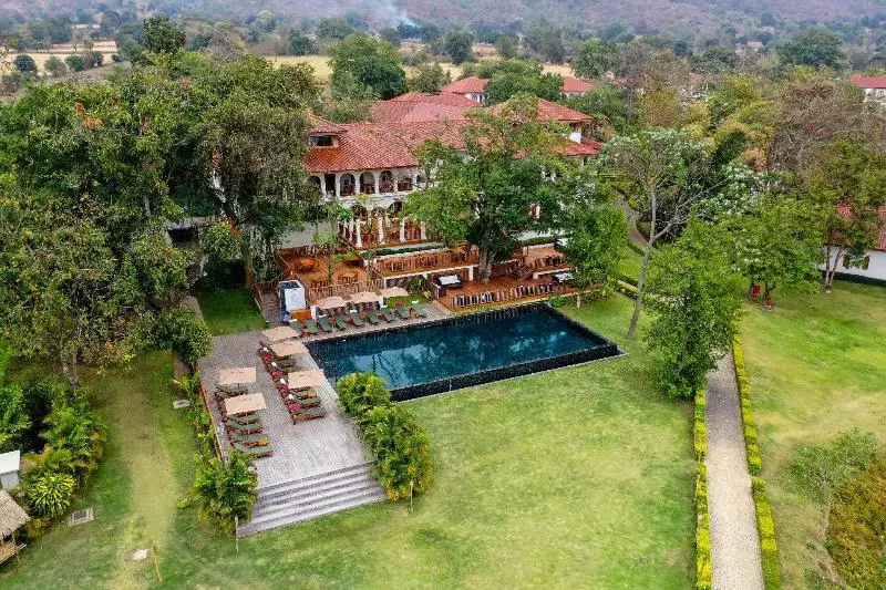 هتل Paradise Inle Resort