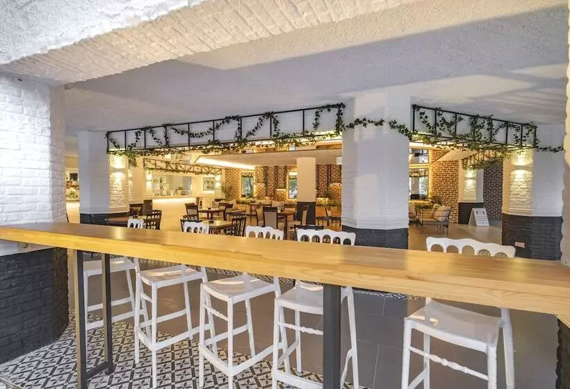 酒店 Utopia Beach Club