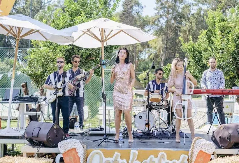 酒店 Utopia Beach Club