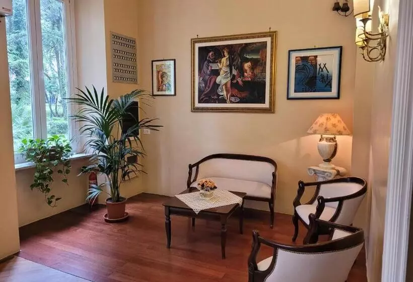 Отель Villa Aricia