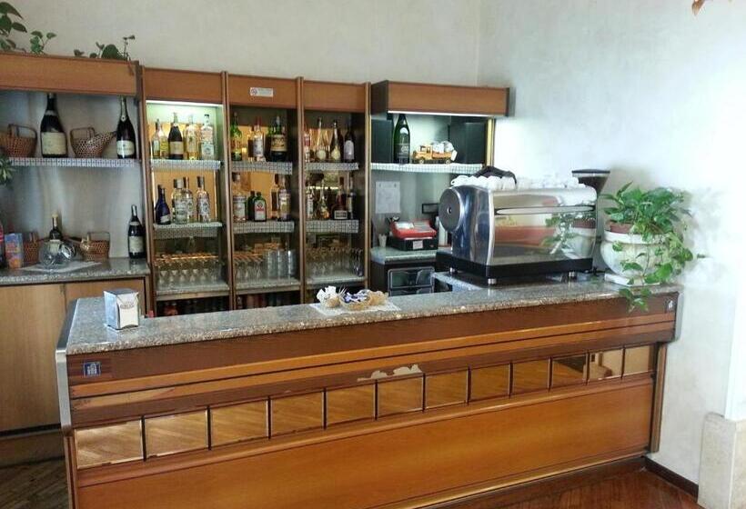 فندق Villa Aricia