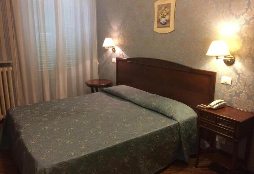 فندق Villa Aricia