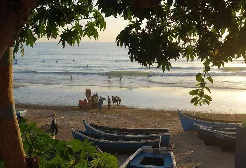 Maranga Surfvilla   Hostel
