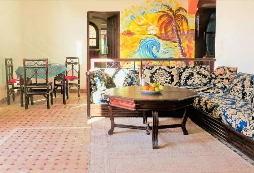 Maranga Surfvilla   Hostel