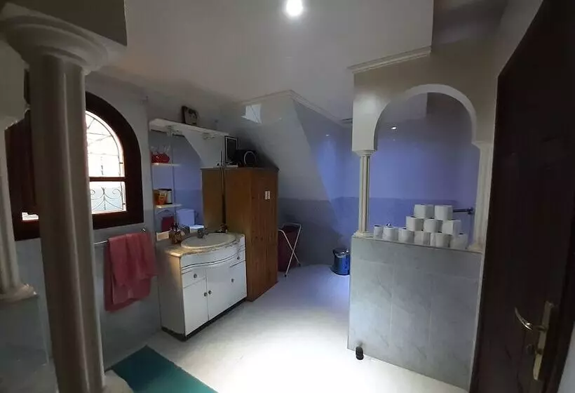 Maranga Surfvilla   Hostel