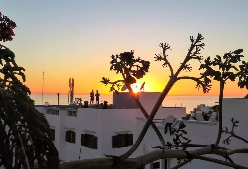 Maranga Surfvilla   Hostel