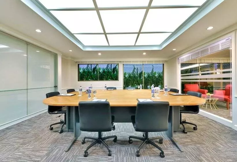 Centre Point Plus Hotel Pratunam