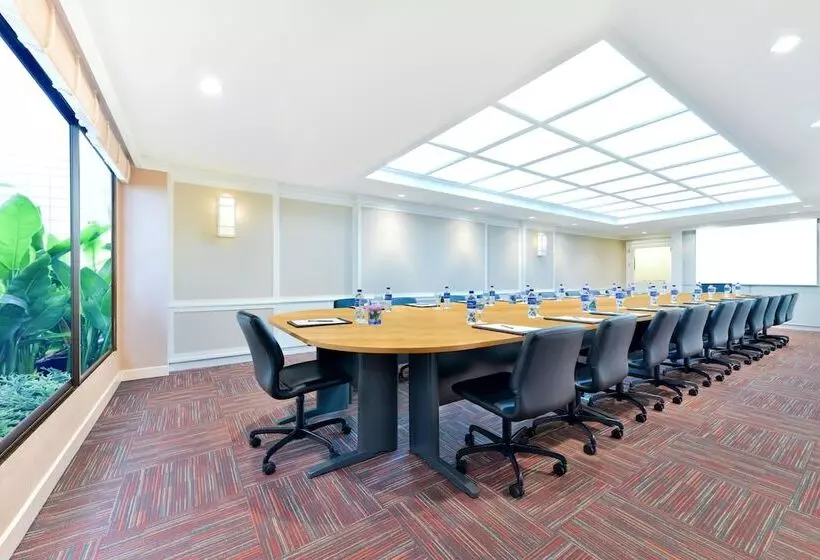 Centre Point Plus Hotel Pratunam