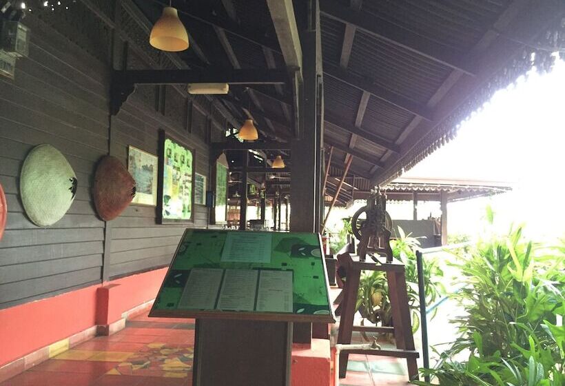 Hotel Kampung Tok Senik Resort