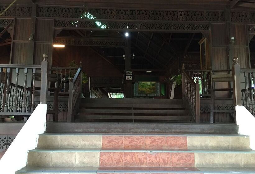Hotel Kampung Tok Senik Resort