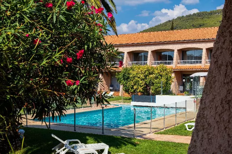 Noemys Toulon La Valette   Hotel Restaurant Avec Piscine