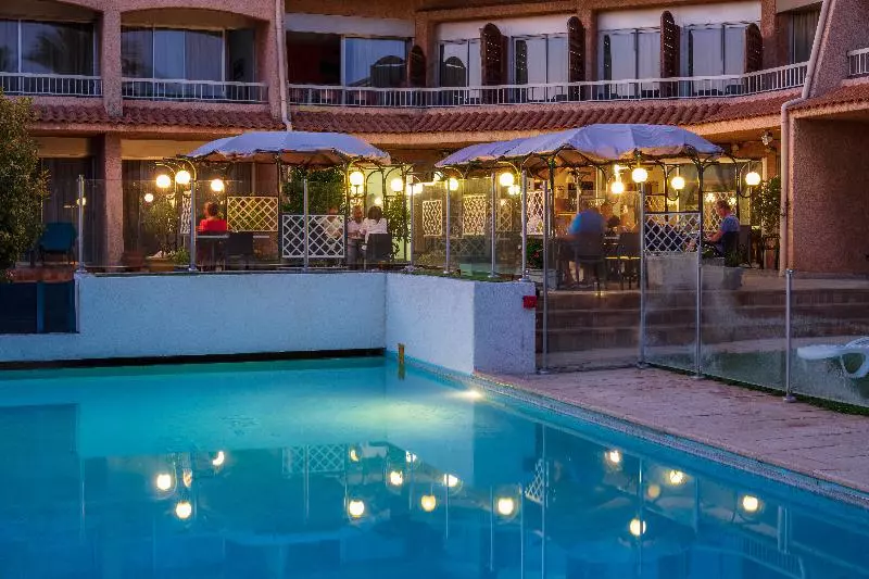 Noemys Toulon La Valette   Hotel Restaurant Avec Piscine