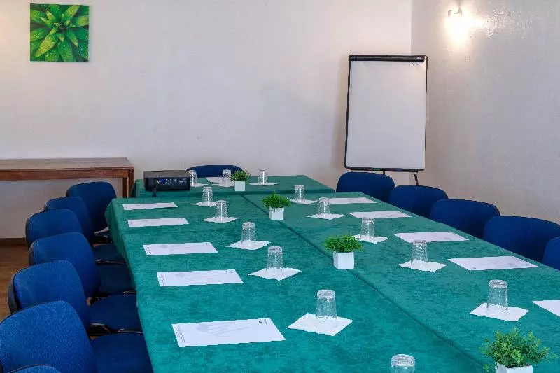 Noemys Toulon La Valette   Hotel Restaurant Avec Piscine