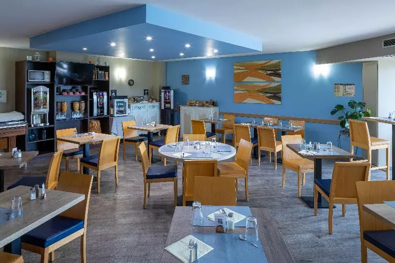 Noemys Toulon La Valette   Hotel Restaurant Avec Piscine