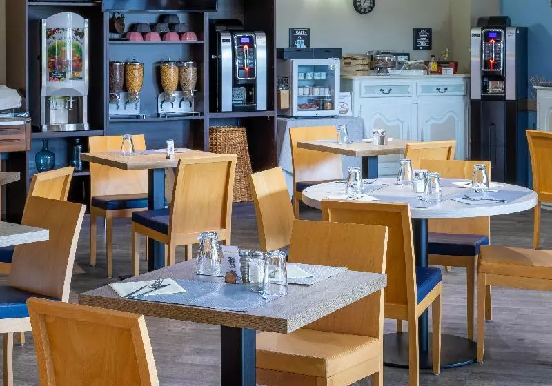 Noemys Toulon La Valette   Hotel Restaurant Avec Piscine