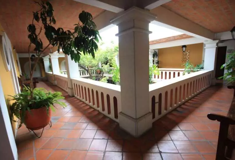 Отель Parador Del Dominico